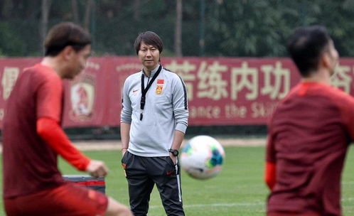 中国男足：归化战略与本土力量的双重考验