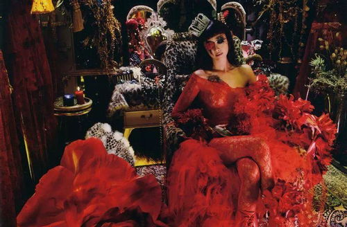 蜷川实花的血色美学,撕开娱乐圈假面