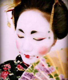 一、日本艺伎妆容的历史起源与文化意义