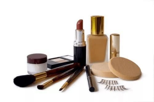 一、选择合适的彩妆产品与工具