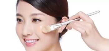 一、选择哺乳期适用的彩妆产品