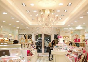 一、爱丽小屋彩妆柜台的产品特色