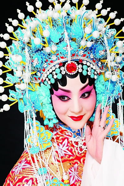 一、戏曲彩妆的历史渊源与文化意义