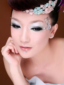 一、了解彩妆培训班的师资力量
