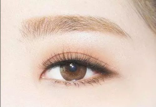 一、炫彩眼妆的基础技巧