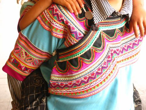 一、苗族服饰的起源与发展