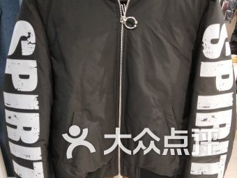一、认识黑鲸服饰品牌
