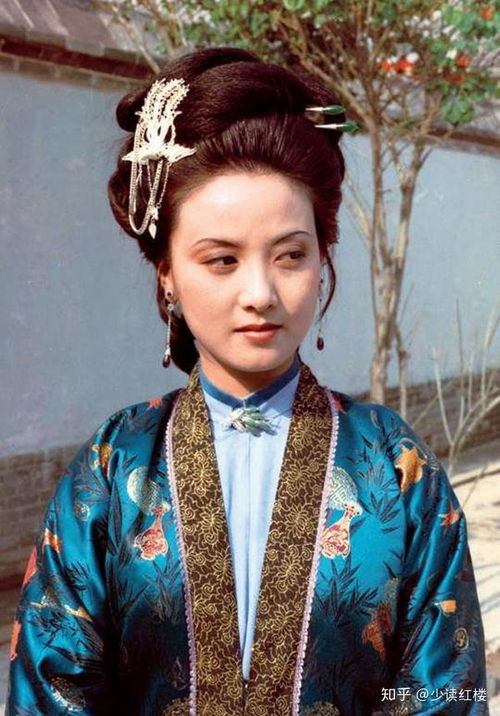 一、王熙凤服饰的奢华与精致