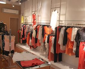 一、百搭靓点服饰加盟优势