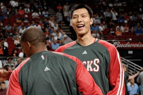 雄鹿球员拼搏精神足,字母哥称要永不放弃,雄鹿字母哥由来