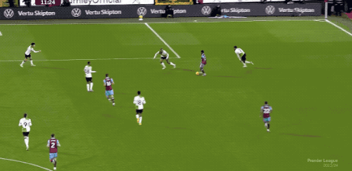 英超：伯恩利古德蒙德松与塔尔科夫斯基搭档，防线稳固,古尔德与伯恩斯坦