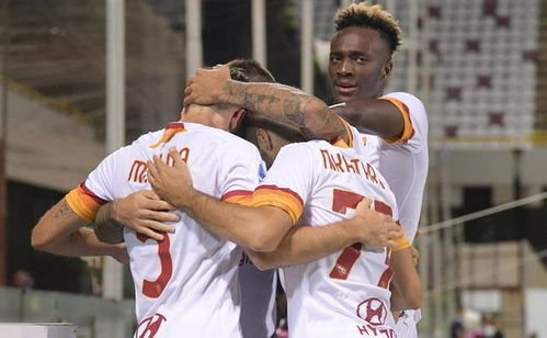 意甲:罗马亚伯拉罕锋线支点,头球争顶成功率高,罗马亚述打法