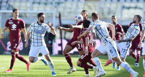 意甲:都灵布雷默与舒尔斯搭档,中卫组合稳固,都灵队球员布雷默的特点