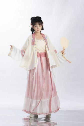 三、古装剧：穿越时空感受历史与文化的魅力