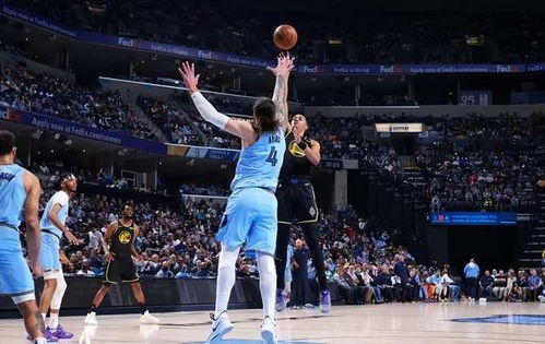 三、历史交锋：勇士队与灰熊队的经典对决