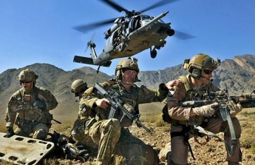 四、军事元素与视觉冲击