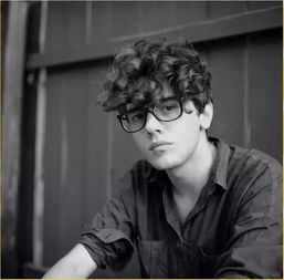 三、演员表现与角色塑造