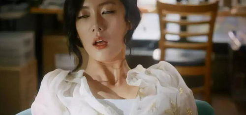 村上里沙电影中的爱情主题探讨