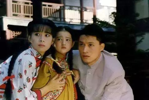 一、了解《青青河边草》剧情背景