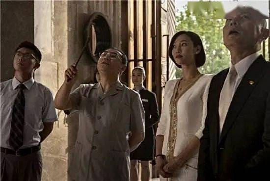 四、喜剧片的幽默与讽刺