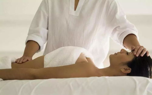 三、热敷和按摩乳房