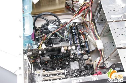 一步步组装实战:从机箱到开机的详细流程