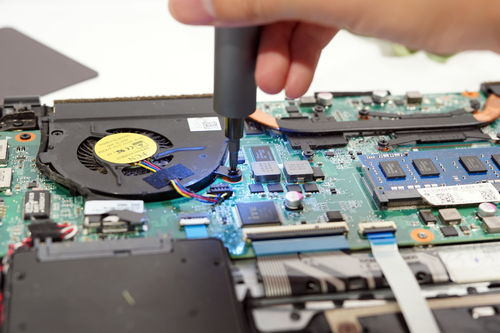 装机实操:螺丝刀比想象中危险十倍