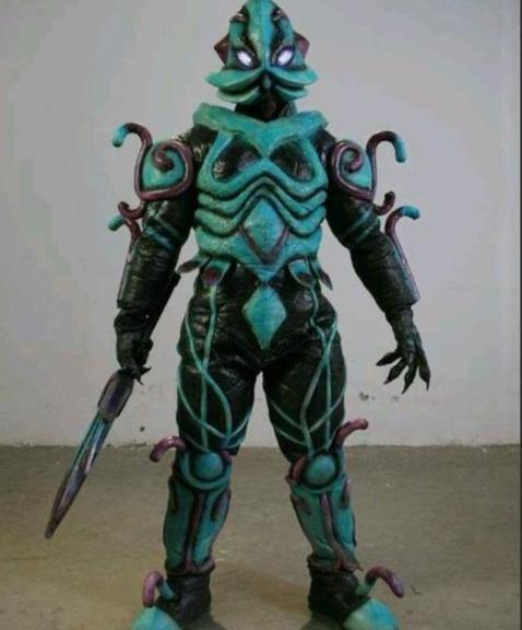 二、铠甲与角色设定