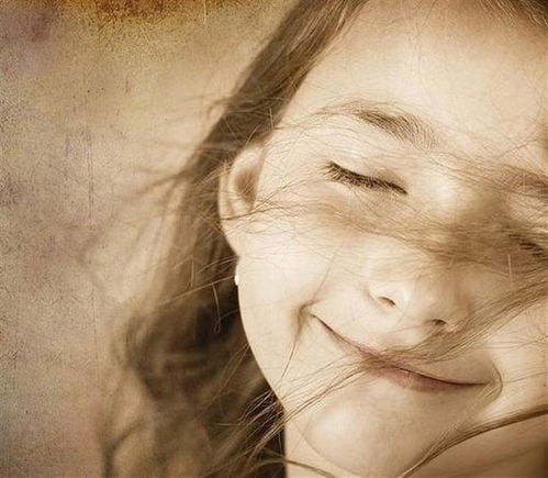 二、用微笑和眼神传递温暖