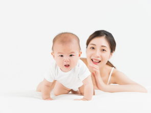 一、宝宝双腿往上翘的原因