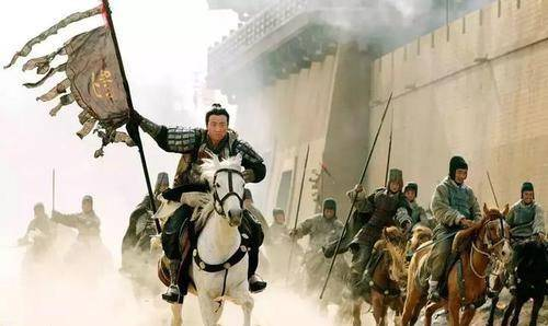 一、 黑五筹备期：兵马未动，粮草先行