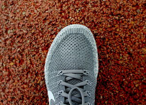 三、鞋面材质与透气性