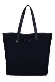 三、普拉达（Prada）