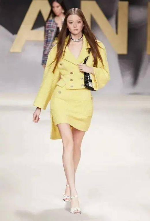 二、香奈儿（Chanel）- 优雅与简约的设计