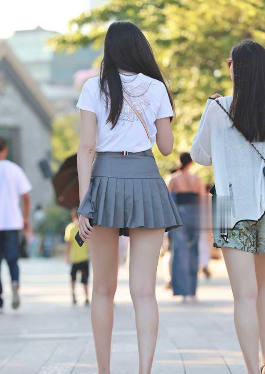 三、超短裙美女图片欣赏