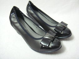 三、关注鞋子的质量和价格