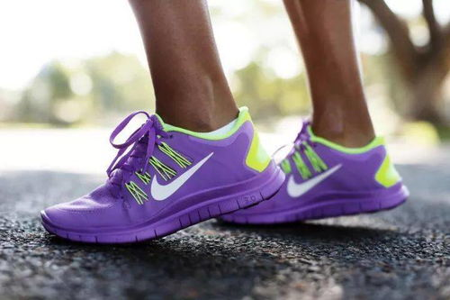 三、如何根据跑步需求选择跑鞋