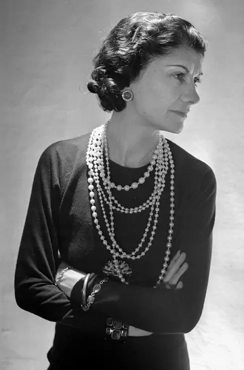 一、Chanel（香奈儿）— 魅力与优雅的代名词