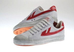 二、运动款回力鞋