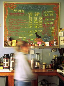 二、打造引人入胜的橱窗展示