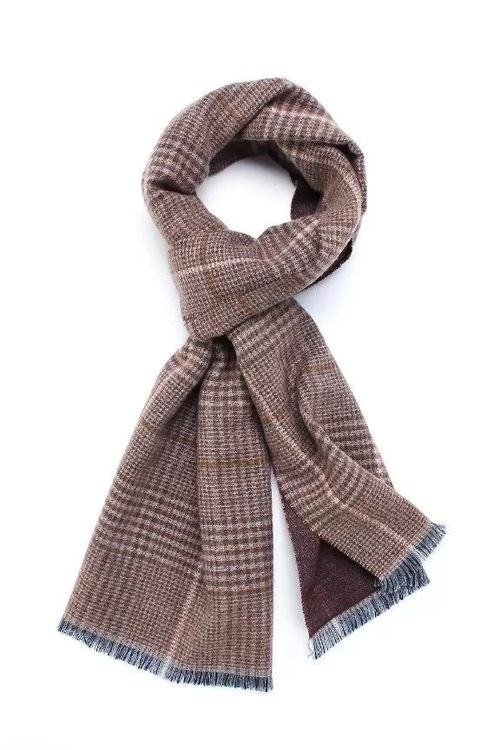 一、红围巾的材质决定价格区间