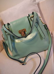 一、了解最新款单肩包的流行趋势