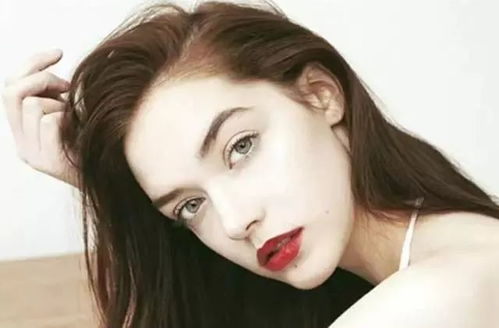 三、妆容与发型的打理