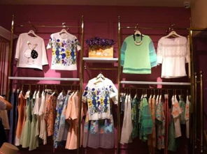 一、品牌服装加盟代理的优势