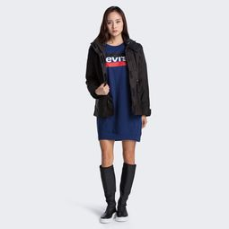 一、普拉达羽绒服女款的设计与材质