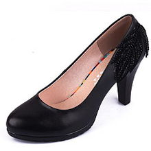 三、关注皮鞋材质与工艺