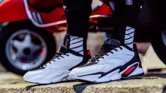 一、安踏：领军品牌，实力担当