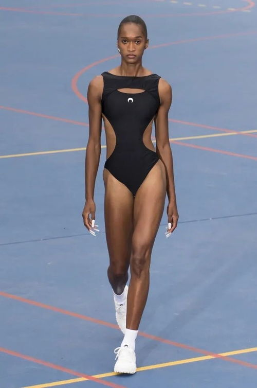 二、关注泳衣材质