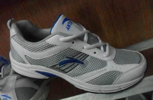 三、如何选择合适的安踏运动鞋男款