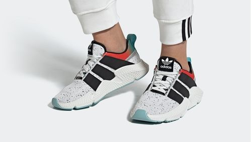 二、运动休闲鞋：舒适度的最佳选择